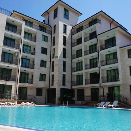 Amadeus Lux - Menada Lägenhetshotell 3*